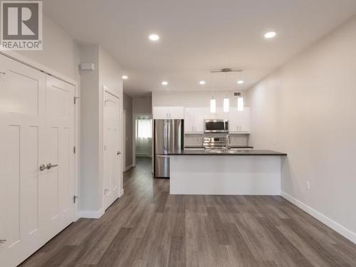 107-2009 Centennial Street, Whitehorse, YT - Indoor Photo Showing Kitchen