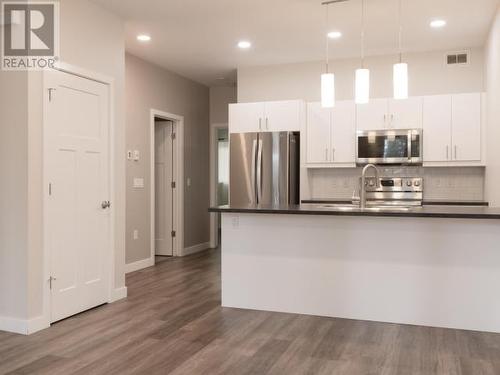 107-2009 Centennial Street, Whitehorse, YT - Indoor Photo Showing Kitchen