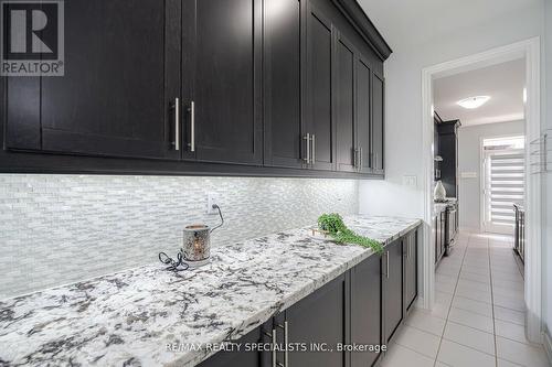 29 Ezra Crescent, Brampton, ON - Indoor Photo Showing Kitchen With Upgraded Kitchen