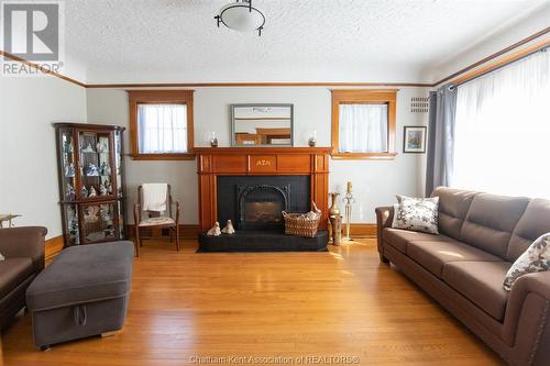 612 North Street, Dresden, ON - Indoor Photo Showing Living Room With Fireplace