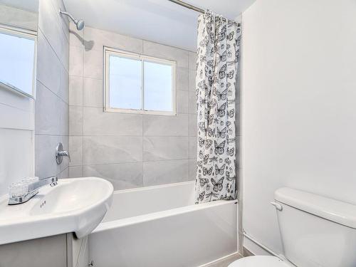 Salle de bains - 3220 Rue Des Ormeaux, Montréal (Mercier/Hochelaga-Maisonneuve), QC 