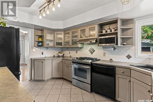 675 21St Street W, Prince Albert, SK - Indoor Photo Showing Kitchen