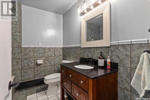 675 21St Street W, Prince Albert, SK - Indoor Photo Showing Bathroom