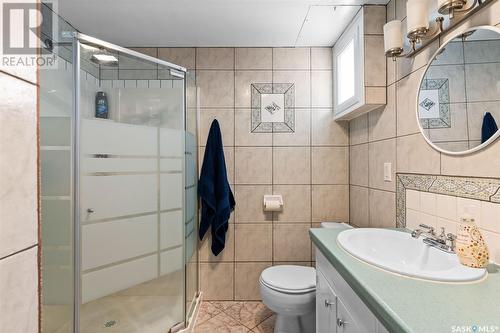 675 21St Street W, Prince Albert, SK - Indoor Photo Showing Bathroom