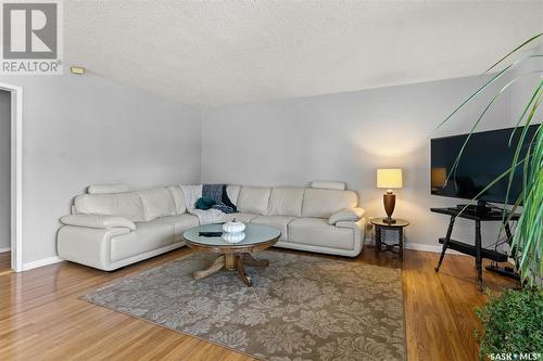 675 21St Street W, Prince Albert, SK - Indoor Photo Showing Living Room