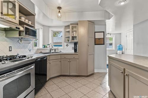 675 21St Street W, Prince Albert, SK - Indoor Photo Showing Kitchen