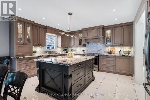 182 Clover Leaf Street, Vaughan (East Woodbridge), ON - Indoor Photo Showing Kitchen With Upgraded Kitchen