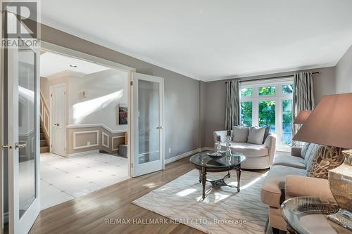 182 Clover Leaf Street, Vaughan (East Woodbridge), ON - Indoor Photo Showing Living Room