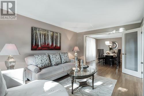 182 Clover Leaf Street, Vaughan, ON - Indoor Photo Showing Living Room