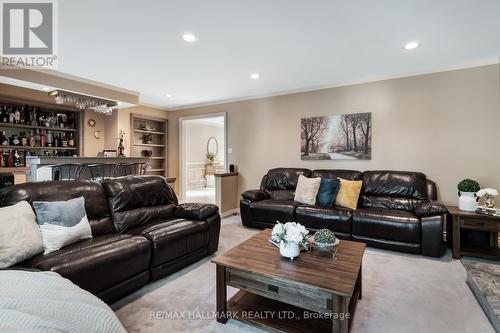 182 Clover Leaf Street, Vaughan (East Woodbridge), ON - Indoor Photo Showing Living Room