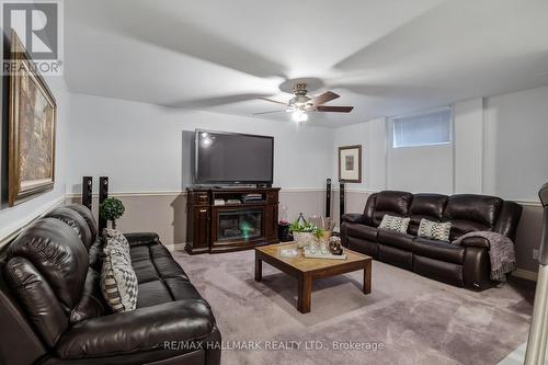 182 Clover Leaf Street, Vaughan (East Woodbridge), ON - Indoor Photo Showing Living Room