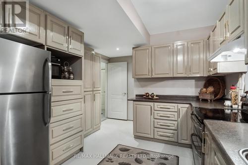 182 Clover Leaf Street, Vaughan (East Woodbridge), ON - Indoor Photo Showing Kitchen