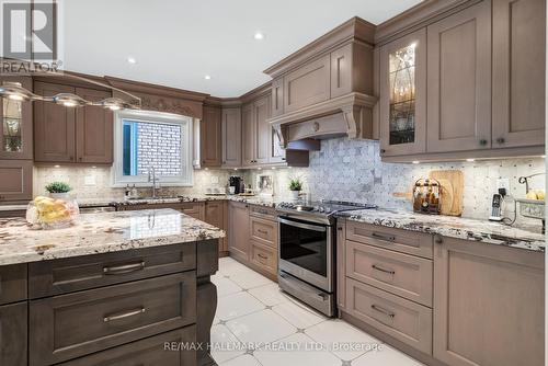 182 Clover Leaf Street, Vaughan (East Woodbridge), ON - Indoor Photo Showing Kitchen With Upgraded Kitchen