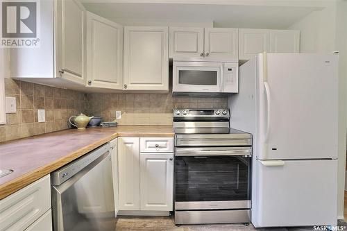 2058 Robinson Street, Regina, SK - Indoor Photo Showing Kitchen