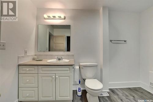 2058 Robinson Street, Regina, SK - Indoor Photo Showing Bathroom