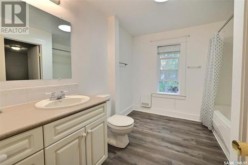 2058 Robinson Street, Regina, SK - Indoor Photo Showing Bathroom