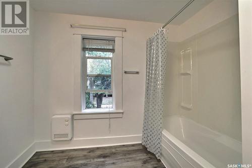 2058 Robinson Street, Regina, SK - Indoor Photo Showing Bathroom