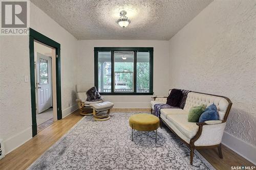 2058 Robinson Street, Regina, SK - Indoor Photo Showing Living Room