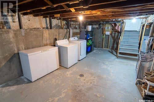 2300 Rae Street, Regina, SK - Indoor Photo Showing Laundry Room