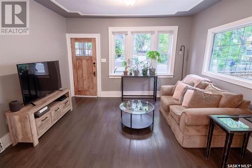 2300 Rae Street, Regina, SK - Indoor Photo Showing Living Room