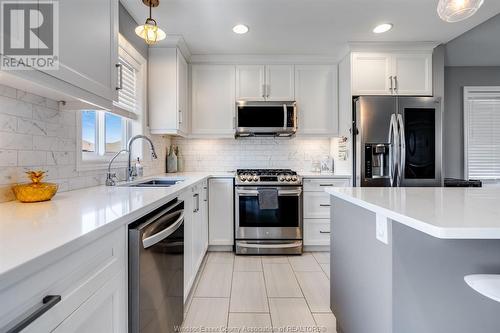 1095 Icewater Avenue, Windsor, ON - Indoor Photo Showing Kitchen With Upgraded Kitchen