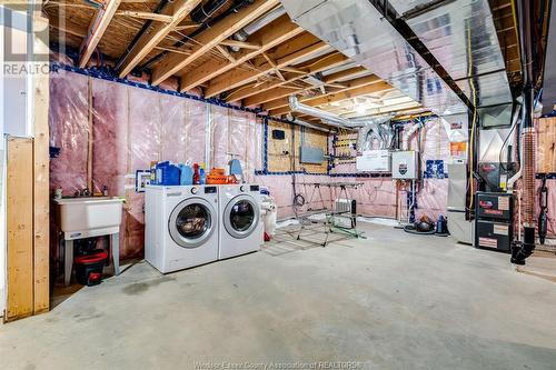 1095 Icewater Avenue, Windsor, ON - Indoor Photo Showing Laundry Room