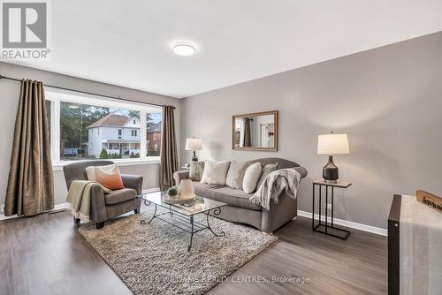 144 Essa Road, Barrie (Allandale), ON - Indoor Photo Showing Living Room