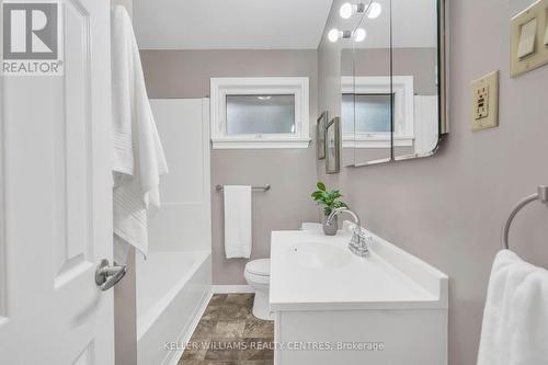 144 Essa Road, Barrie (Allandale), ON - Indoor Photo Showing Bathroom