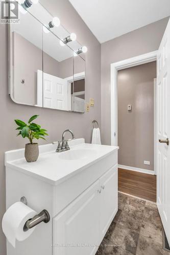 144 Essa Road, Barrie, ON - Indoor Photo Showing Bathroom