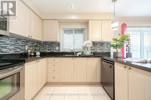 38 Sams Crescent, Brampton (Fletcher'S Meadow), ON - Indoor Photo Showing Kitchen