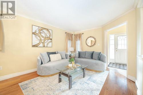 38 Sams Crescent, Brampton (Fletcher'S Meadow), ON - Indoor Photo Showing Living Room