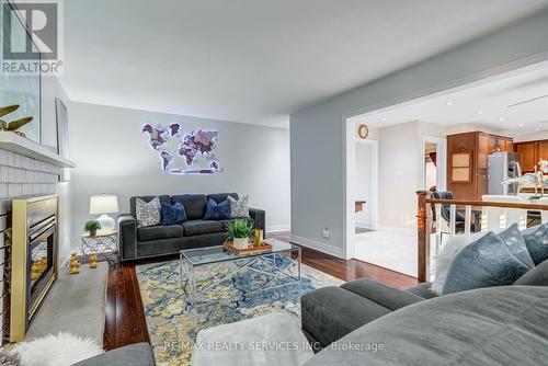 63 Leeward Drive, Brampton (Westgate), ON - Indoor Photo Showing Living Room