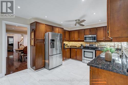 63 Leeward Drive, Brampton (Westgate), ON - Indoor Photo Showing Kitchen