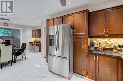 63 Leeward Drive, Brampton (Westgate), ON - Indoor Photo Showing Kitchen