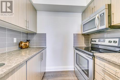 205 - 65 Speers Road, Oakville (Old Oakville), ON - Indoor Photo Showing Kitchen