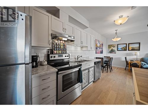 612-429 St Paul Street, Kamloops, BC - Indoor Photo Showing Kitchen With Double Sink