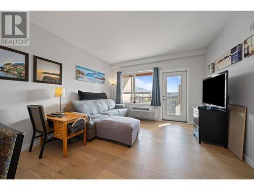 612-429 St Paul Street, Kamloops, BC - Indoor Photo Showing Living Room