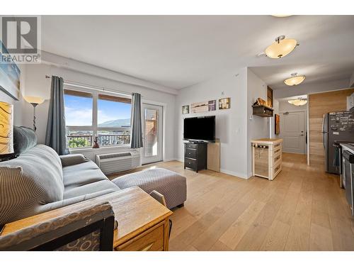 612-429 St Paul Street, Kamloops, BC - Indoor Photo Showing Living Room