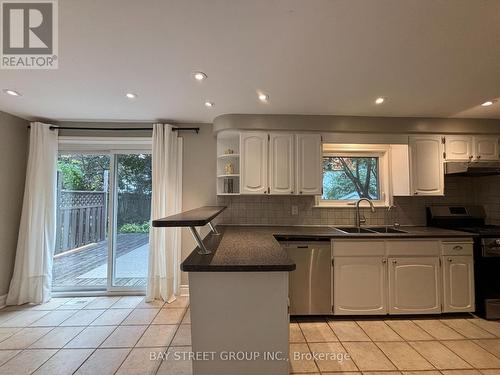 226 Chebucto Drive, Oakville, ON - Indoor Photo Showing Kitchen With Double Sink