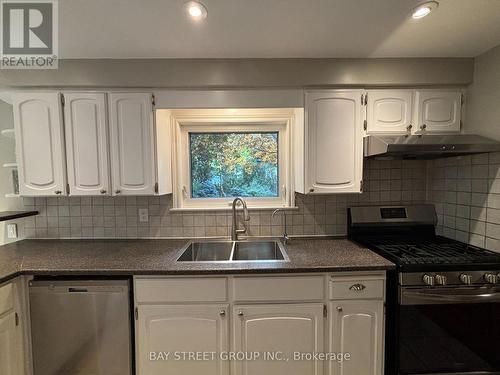 226 Chebucto Drive, Oakville, ON - Indoor Photo Showing Kitchen With Double Sink