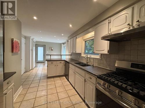 226 Chebucto Drive, Oakville, ON - Indoor Photo Showing Kitchen With Double Sink