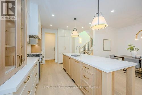 152 Chisholm Street, Oakville, ON - Indoor Photo Showing Kitchen With Upgraded Kitchen