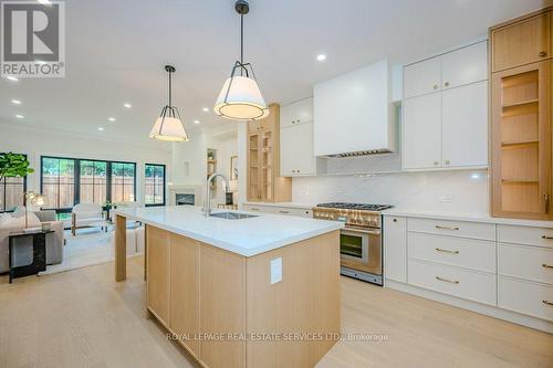 152 Chisholm Street, Oakville (Old Oakville), ON - Indoor Photo Showing Kitchen With Upgraded Kitchen