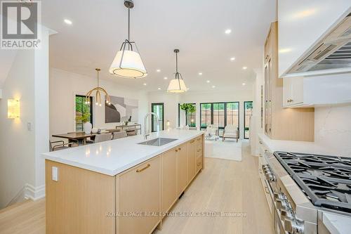 152 Chisholm Street, Oakville, ON - Indoor Photo Showing Kitchen With Upgraded Kitchen