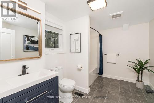 12889 15 Side Road, Halton Hills, ON - Indoor Photo Showing Bathroom