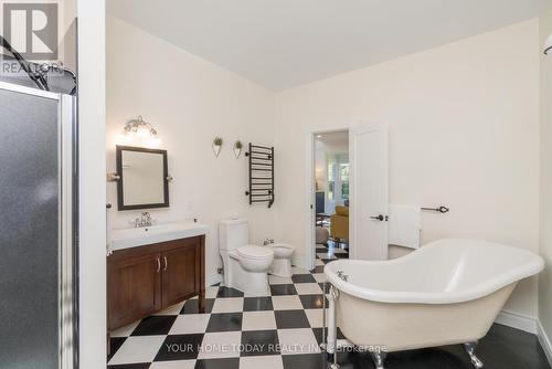 12889 15 Side Road, Halton Hills, ON - Indoor Photo Showing Bathroom