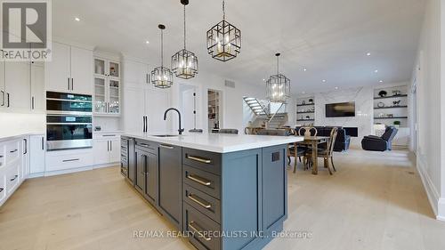 212 Southview Road, Oakville, ON - Indoor Photo Showing Kitchen With Upgraded Kitchen