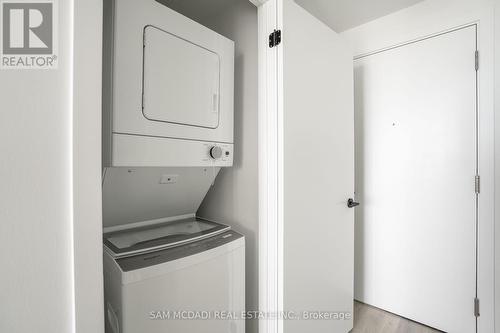 608 - 220 Missinnihe Way, Mississauga (Port Credit), ON - Indoor Photo Showing Laundry Room