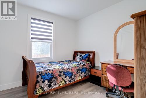 4663 Montrose Road, Niagara Falls, ON - Indoor Photo Showing Bedroom