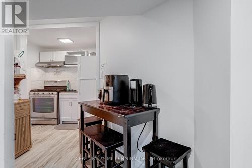 4663 Montrose Road, Niagara Falls, ON - Indoor Photo Showing Kitchen